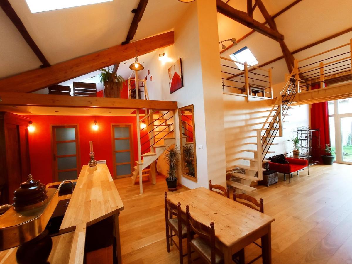 La Grange De Marie A St Angel - Magnifique Grange Renovee En Loft Pour 1 A 6 Pers Villa Saint-Angel  Exterior photo